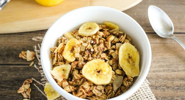 Aprenda a fazer granola de forma caseira e saudável nunca mais vai