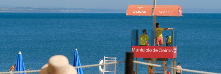 Época balnear arranca esta semana em Oeiras — há bibliotecas nas praias e muito mais