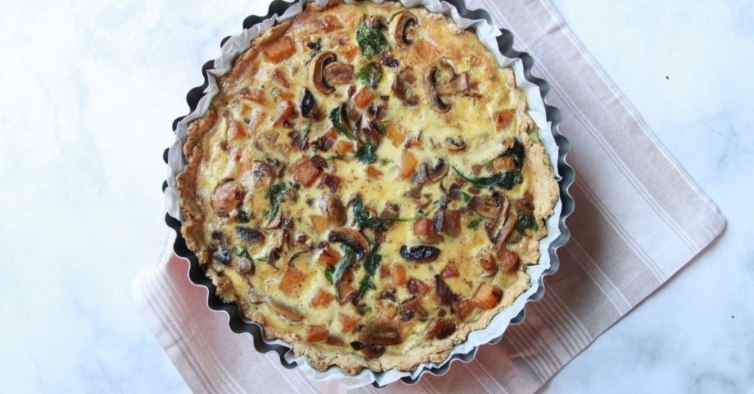 Quiche de abóbora, cogumelos e espinafres