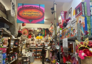 Esta loja em Paço de Arcos vive de doações e oferece produtos a quem mais precisa